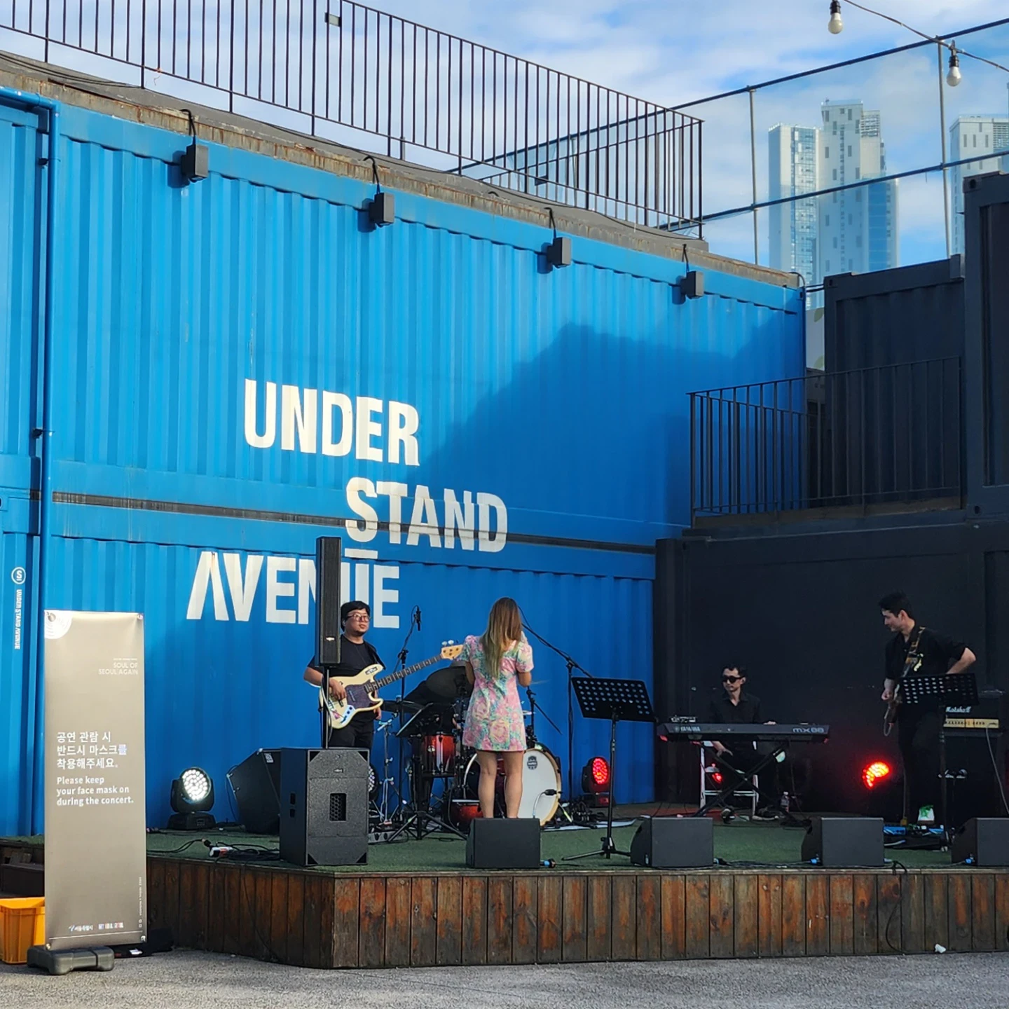 Under Stand Avenue-image
