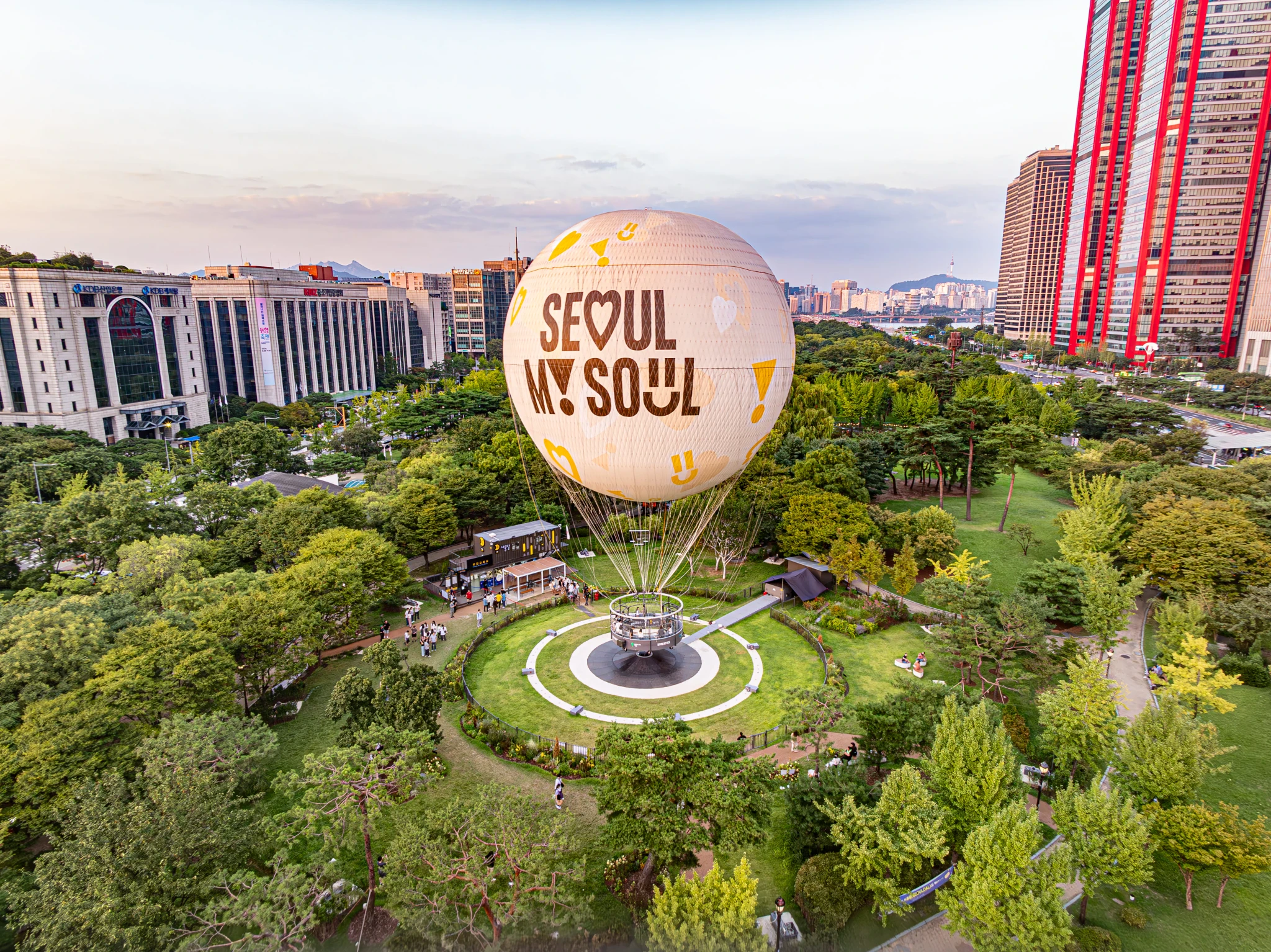 Moon of Seoul (Gas Balloon)-image