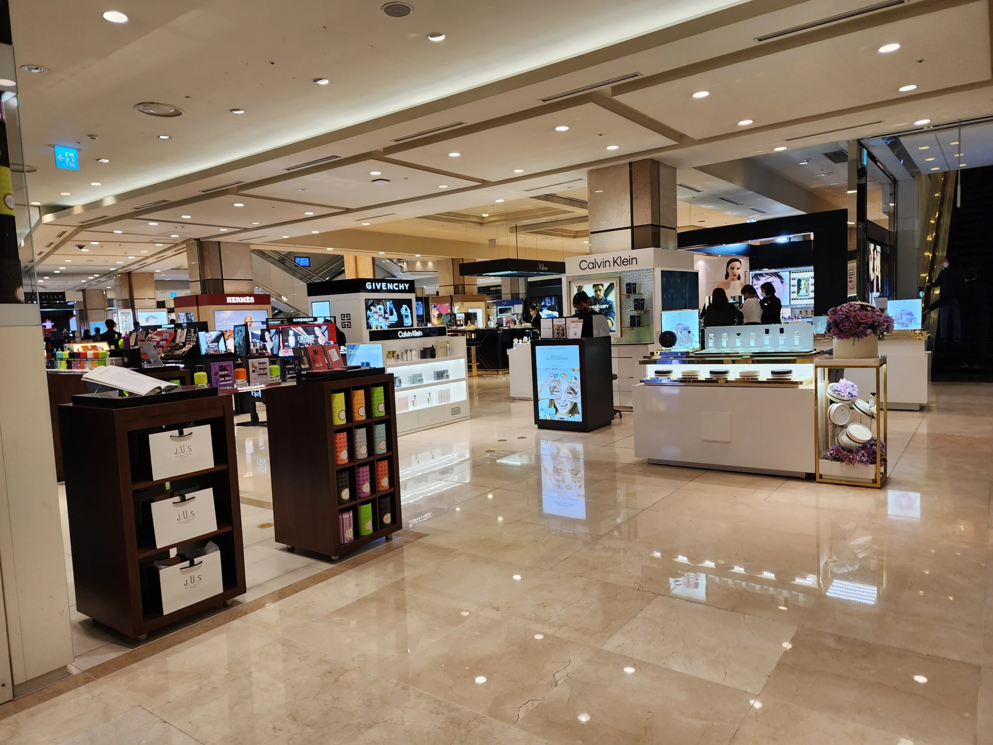 Lotte Duty Free Main Store Myeongdong-image